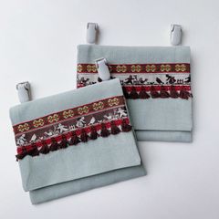 農家のチロリアンテープとフリンジタッセルの移動ポケット　ミンティ　男の子