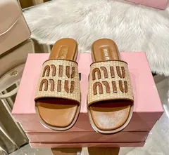 ✳︎コレクション着用✳︎miumiu(未使用品)ミュールホワイト ✳︎コレクション着用✳︎miumiu(未使用品)ミュールホワイト