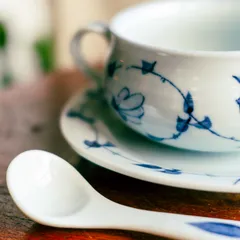 momo様へ【浅鉢に 緑を添えて 庭となる】𖣔 オリジナル食器鉢・プランター・植木鉢 受け皿付きセット 𖣔 白・花柄・3号・浅鉢【美品 1点限り セット売り デスク テーブル 卓上 観葉 多肉 植物 ハンドメイド 陶器 磁器 インテリア 昭和 レトロ】