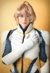 【中古】生写真(男性) 山川宗一郎(ナツキ・シノミヤ)/上半身・パイロットスーツ・右手胸・背景黄色・キャラクターショット/舞台「劇団シャイニング from うたの☆プリンスさまっ♪『ポラリス』」ブロマイドセットA