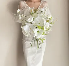 white×lightgreen クラッチブーケ   ウェディングブーケ ブートニア　アーティフィシャルフラワー　造花ブーケ