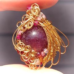 綺麗な赤色のレッドトルマリン(13mm) 妖精ペンダント