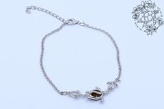 Dior バタフライ ブレスレット ロゴ シルバー 1031 - メルカリ