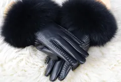 スマホ対応 ★ラムレザーとフォックスが贅沢な手袋 黒 ファー 毛皮★グローブ