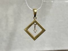 K18／透明石／スクエア／菱形／ペンダントトップ／チャーム／1.3g／バチカン縦約3mm