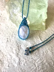 レインボームーンストーンマクラメペンダント