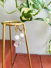 クリスタルとピンクオパールのピアス