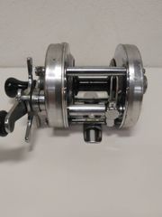 ＡＢＵ　アブ　Ａｍｂａｓｓａｄｅｕｒ　アンバサダー　５５００Ｃ　シルバー　７６１２０４　バス　ベイト　両軸　マルチプライヤー　リール（０８）