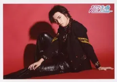 【中古】生写真(男性) 超特急/タカシ(松尾太陽)/横型・全身・座り・衣装黒・右足立て・左向き・背景赤/「BULLET TRAIN Arena Tour 2018 GOLDEN EPOCH」大阪12/27公演限定 生写真セット第65弾