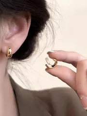 ジュエリー レディース イヤーアクセサリー 1ペア 型コイルイヤークリップ 女性用、ファッショナブルなゴールドメタル ハーフサークル イヤーカフ 非ピアス