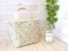 [KO]ハンドメイド　バッグ　鶯色 小花柄 ファスナー付き　コットン　綿　ミニトート　植物柄　手提げ　お散歩