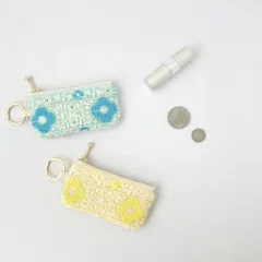 『空とレモンのちいさな刺繍のミニミニポーチ 』　インド刺繍リボン　アクセサリー・ピルケース等小物整理に便利な持ち運べるポーチ　キーリング　カラビナ　水色　黄色