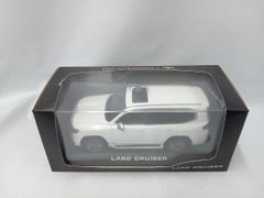 1/18 ミニカー　中国トヨタ　ランドクルーザー200 希少品 1/18 ミニカー 中国トヨタ ランドクルーザー200 希少品 - メルカリ