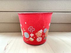 【刺繍ブリキポット】ブリキ　ポット　レッド　NY215-B-RD　3号鉢　お正月　新年　おしゃれ　かわいい　ガーデニング　プランター