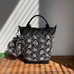 039・再販ꕤ︎︎大人可愛いミニハンドバッグ　ショルダーバッグ  ポシェット  ハンドメイド　黒色丸い花刺繍