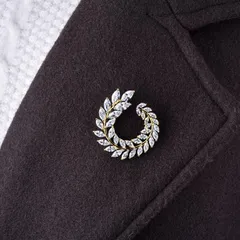 [高品質]きらきら月桂冠のブローチ☆CZジルコニアゴールドカラーローリエローレル