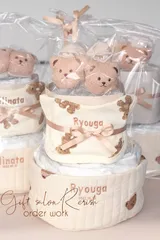 名入れくまさんおむつケーキ 出産祝い 名前入り ネーム入り刺繍 収納バッグ スタイ 靴下 3点セット プレゼント 3段 男の子 女の子 ギフトセット