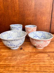 【新品・4個セット】有田焼 睦揃え 花弁紋 飯碗湯呑 4点セット 夫婦茶碗 染付 和食器 モダン ご飯茶碗 茶器 おもてなし 食器セット 内側呉須 外側錦色 贈り物 日本製
