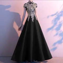 ゴールドのデザインがオシャレでゴージャスな半袖 ロングドレス