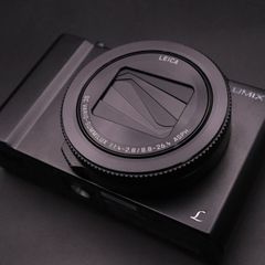【シャッター数:1045枚】パナソニック コンパクトデジタルカメラ ルミックス  ブラック DMC-LX9-K 【中古】