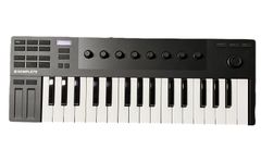 Komplete Kontrol M32 MIDIキーボード