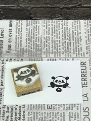 消しゴムはんこ　りんごがおやつのひじつきパンダ