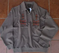 【ＳＡＬＥ】（2025年秋冬モデル）PENDLETON（ペンドルトン）刺繍がポイント！ハーフジッパー・タイプ！EMB・H・ZIPスエット！モカ系：Ｌサイズのサムネイル