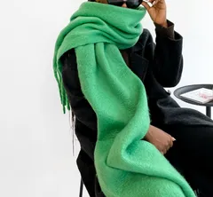 【グリーン】ボリューム マフラー ストール モヘア風 トレンド ふわふわ 暖かい 差し色 コーデ レディース 大判 厚手 秋冬 韓国 ファッション あったか おしゃれ 防寒 通勤 通学