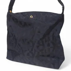 Aigner 未使用品☆ハンドバッグ 黒 ナイロン ロゴ柄 高級 肩掛け Aigner 未使用品☆ハンドバッグ 黒 ナイロン ロゴ柄 高級 肩掛け