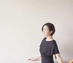 松田聖子さん着用ブラウス ネイビー総レースブラウスM - メルカリ