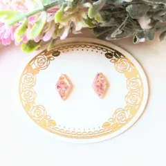 No.787　レジン　ダイヤ型　ピンク色　花びら　小さめ　ピアス　イヤリング　ハンドメイド