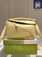 【今日特価】Loewe ロエベ ジオメトリックミニバッグ ギフトボックス付き 柔らかな素材と鮮やかなデザインが特徴