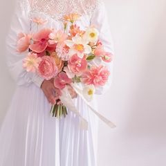 甘め♡ピンクカラーのクラッチブーケ　ウェディングブーケ　ブートニア付　造花　アーティフィシャルフラワー　胡蝶蘭　ダリア