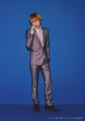 【中古】生写真(男性) 馬場良馬(霊幻新隆)/全身・背景青・キャラクターショット/舞台「モブサイコ100～裏対裏～」2回観劇 リピーター特典ブロマイド