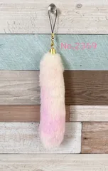 グラデーションカラー　しっぽストラップ　しっぽキーホルダー　レインボー　akaneko  ファー　ゆめかわのサムネイル