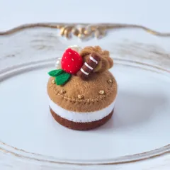 コーヒークリームのケーキ／Coffee Cream Cake フェルトケーキ  フェルトままごと フェイクスイーツ ぬい活 ぬい撮り ドール撮影小物