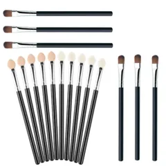 使い捨て アイシャドウチップ スポンジチップ10本入り ロングハンドル アイシャドウブラシ と 6本 プラスチックハンドルアイシャドウブラシ 多機能 アイシャドウブラシ メイクブラシリップブラシ アイメイクブラシ メイクアップ用具 16本セット