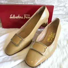 ★SalvatoreFerragamo　(サルヴァトーレフェラガモ) ガンチーニ シルバー金具 パンプス ローヒール パテント レザー スクエアトゥ 7 D 24㎝ ベージュレディース PAWNSHOPRiZ  パウンショップリズ