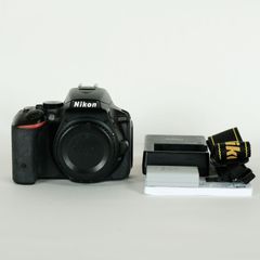 [良品] Nikon D5500 ボディ / デジタル一眼レフ / ニコンFマウント / APS-C