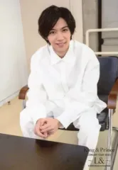 【中古】生写真(ジャニーズ) King ＆ Prince/神宮寺勇太/全身・座り・衣装白・両手重ね/「King ＆ Prince CONCERT TOUR 2020～L＆～」オリジナルフォト