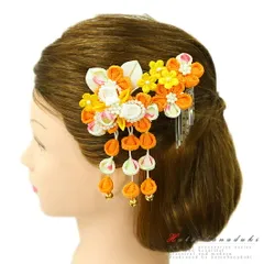 七五三 髪飾り 三歳 七歳 日本髪 つまみ細工 花 2点セット 黄色 橙色 オレンジ 白 グラデーションカラー ちりめん 下がり 鈴 ビ No.12-0127