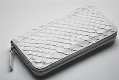 送料無料！新品！限定！金運上昇のダイヤ型の美しいウロコ模様のブラック本パイソン！ラウンドロングウォレット　BK 蛇革財布の魅力に迫る！蛇革財布の種類や蛇が縁起物とされる理由・お