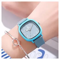 ライトブルー　シンプルでアナログなスクエア型の腕時計　パステルカラーで四角の防水タイプのクォーツ　全国送料無料　新品　未使用品 安い 追跡なし