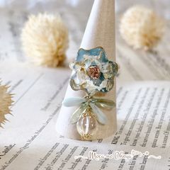 ドライフラワーとチェコガラスお花リング