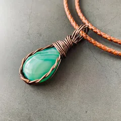 【値下げ4980円→3980円】天然石・グリーンアゲード・パワーストーン★エスニック・ボヘミアンカジュアルスタイルでヴィンテージ感漂うペンダントトップ★燻し加工・ワイヤー★ハンドメイドアクセサリー・一点物・Only one・選べる革紐ORボールチェーン