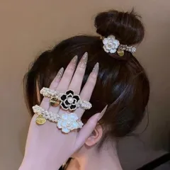 パールカメリア ヘアゴム フラワー 花パール お団子 韓国風 ビジュー 上品 大人可愛い ヘアアクセサリー 女子会 デート おしゃれ 成人式 入学式 卒業式 発表会 結婚式 フォーマル ビジネス 披露宴  髪留め まとめ髪 暑さ対策 レディース