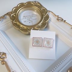 樹脂ピアス　花　メルヘン　ハンドメイド