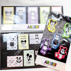 新品未開封　嵐 スタンドふせん ＆ ステッカーセット(嵐デザイン)  ＆ ポストカードセット(6枚組)「 嵐を旅する展覧会」 ミッキーマウスグッズ　(S)