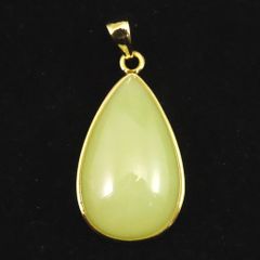 専用】金山谷翡翠 ネックレストップ ぷっくり雫型 - メルカリ