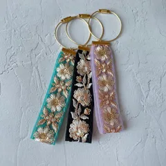 インド刺繍リボン 花柄 チャーム ストラップ キーホルダー ライトグリーン ブラック 黒 ピンク